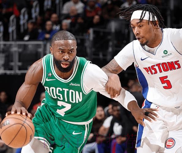 杰伦-布朗上半场16中6，三分5中1得到19分6篮板1助攻